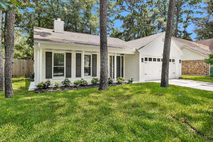 Photo 5 of 147 E Pathfinders Circle, The Woodlands, TX