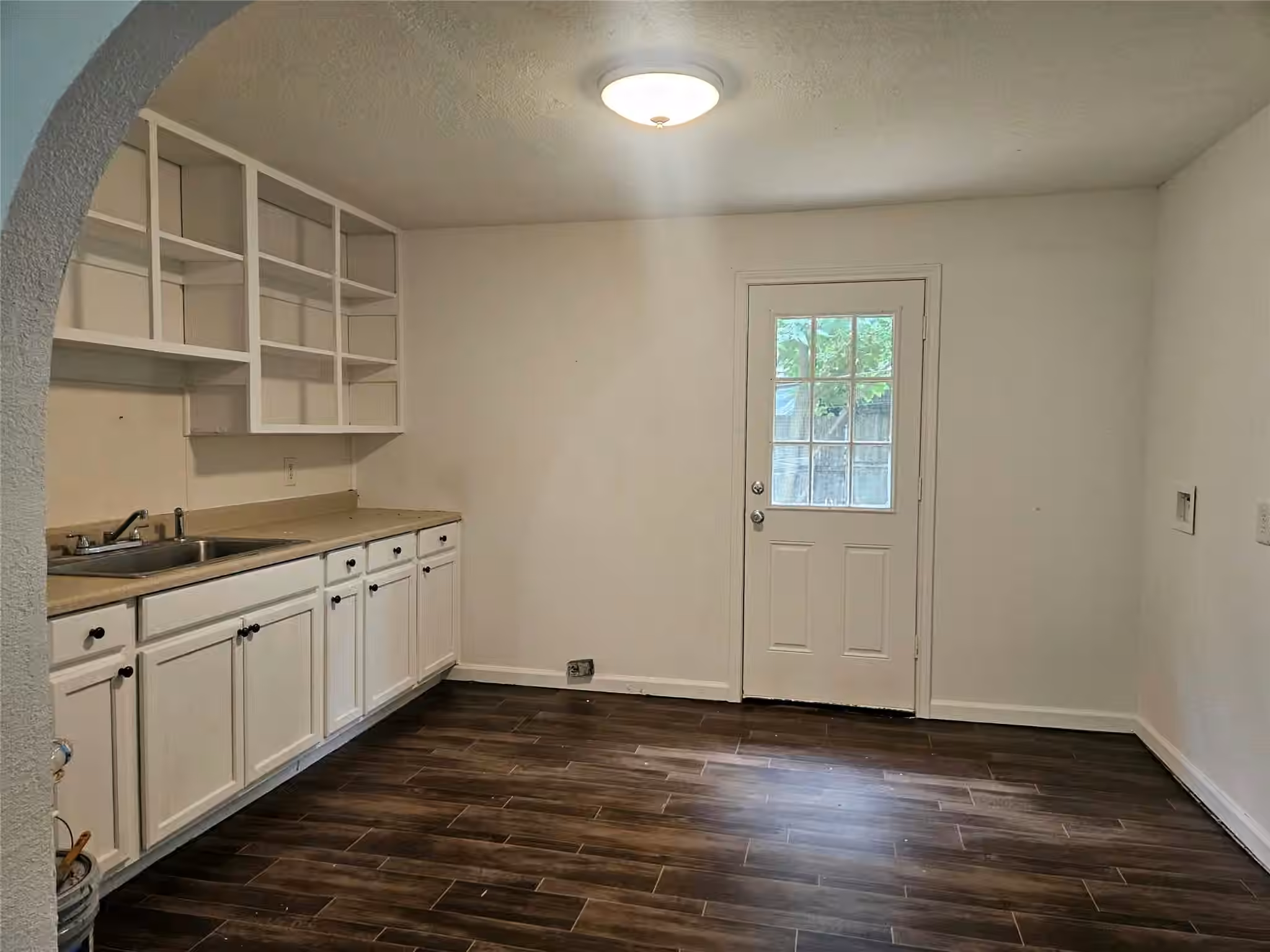 Photo 2 of 302 Grayless Street, Richmond, TX