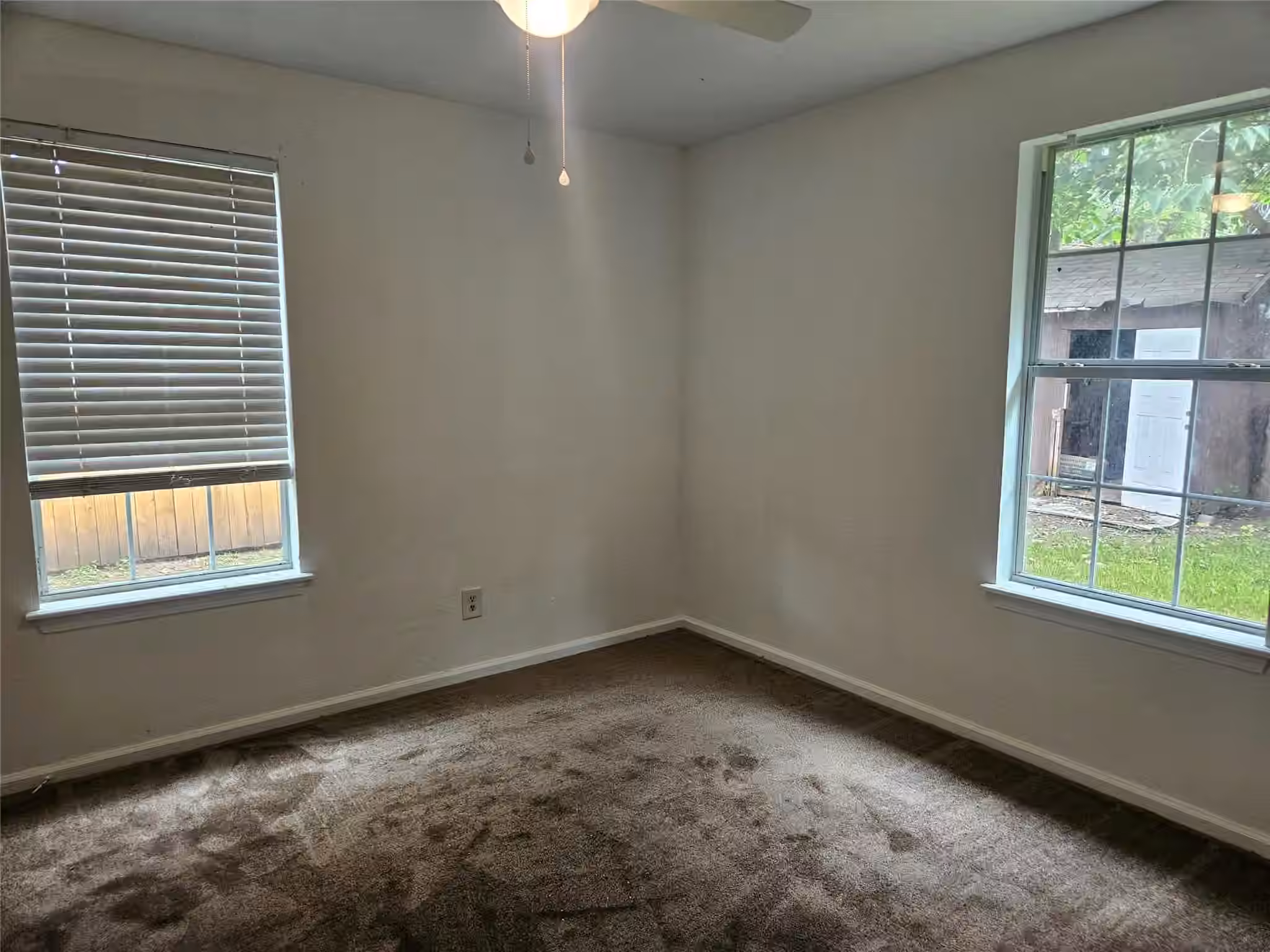 Photo 3 of 302 Grayless Street, Richmond, TX