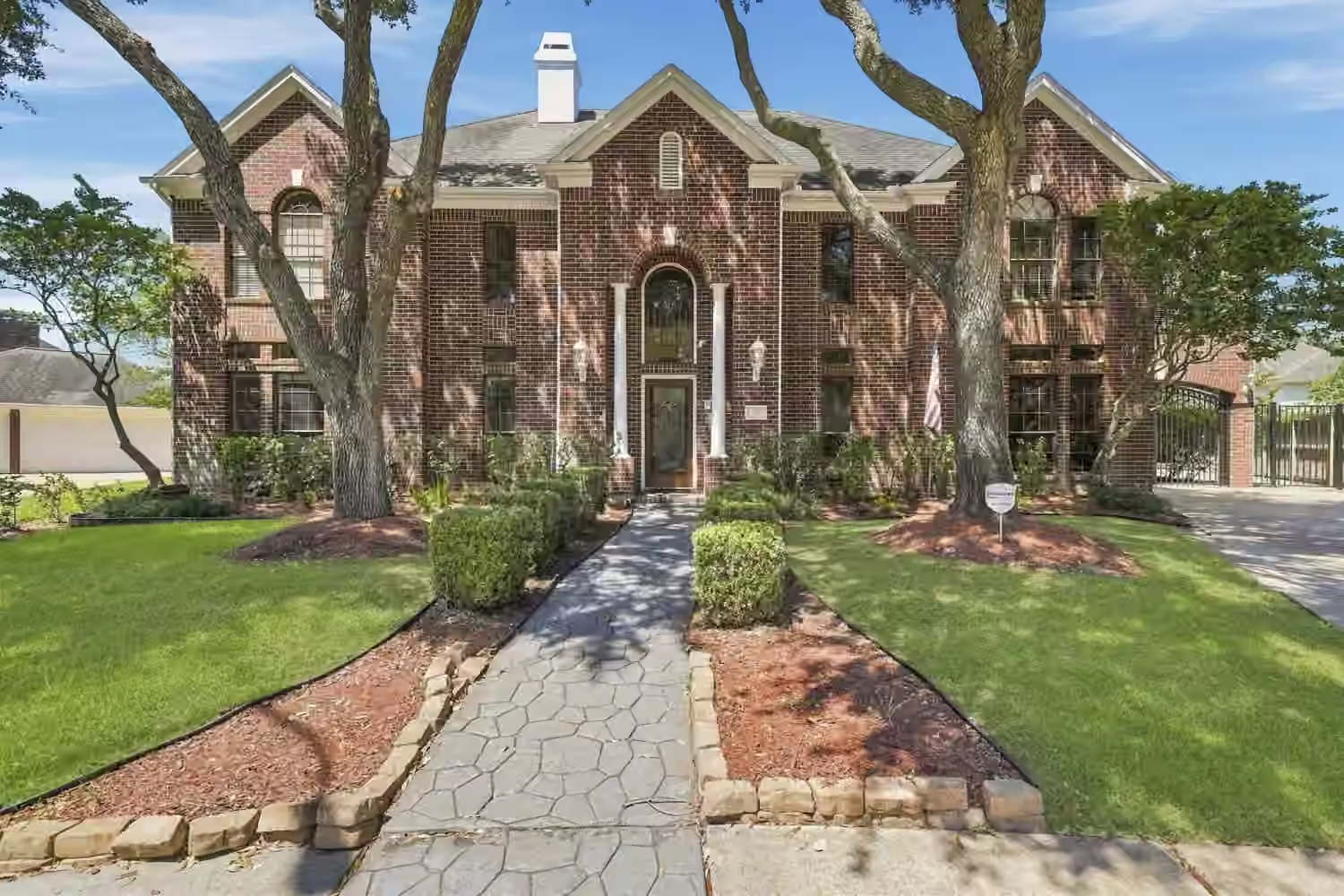 Photo 3 of 16 Fosters Court, Sugar Land, TX