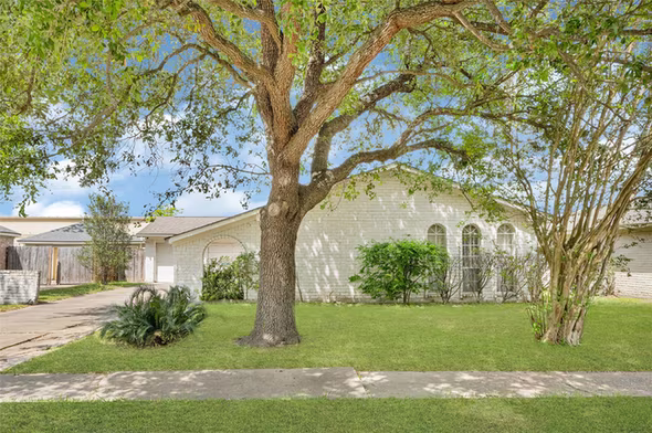 Photo of 12326 South Drive, Houston, TX