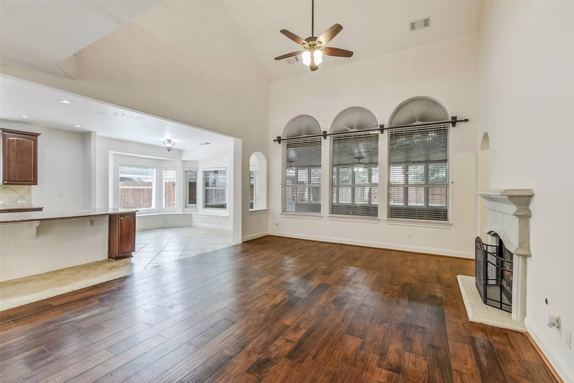 Photo 5 of 6418 Oakmont Creek Drive, Spring, TX