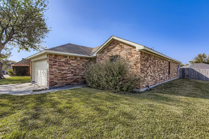 Photo 2 of 13560 Lake Breeze Lane, Willis, TX