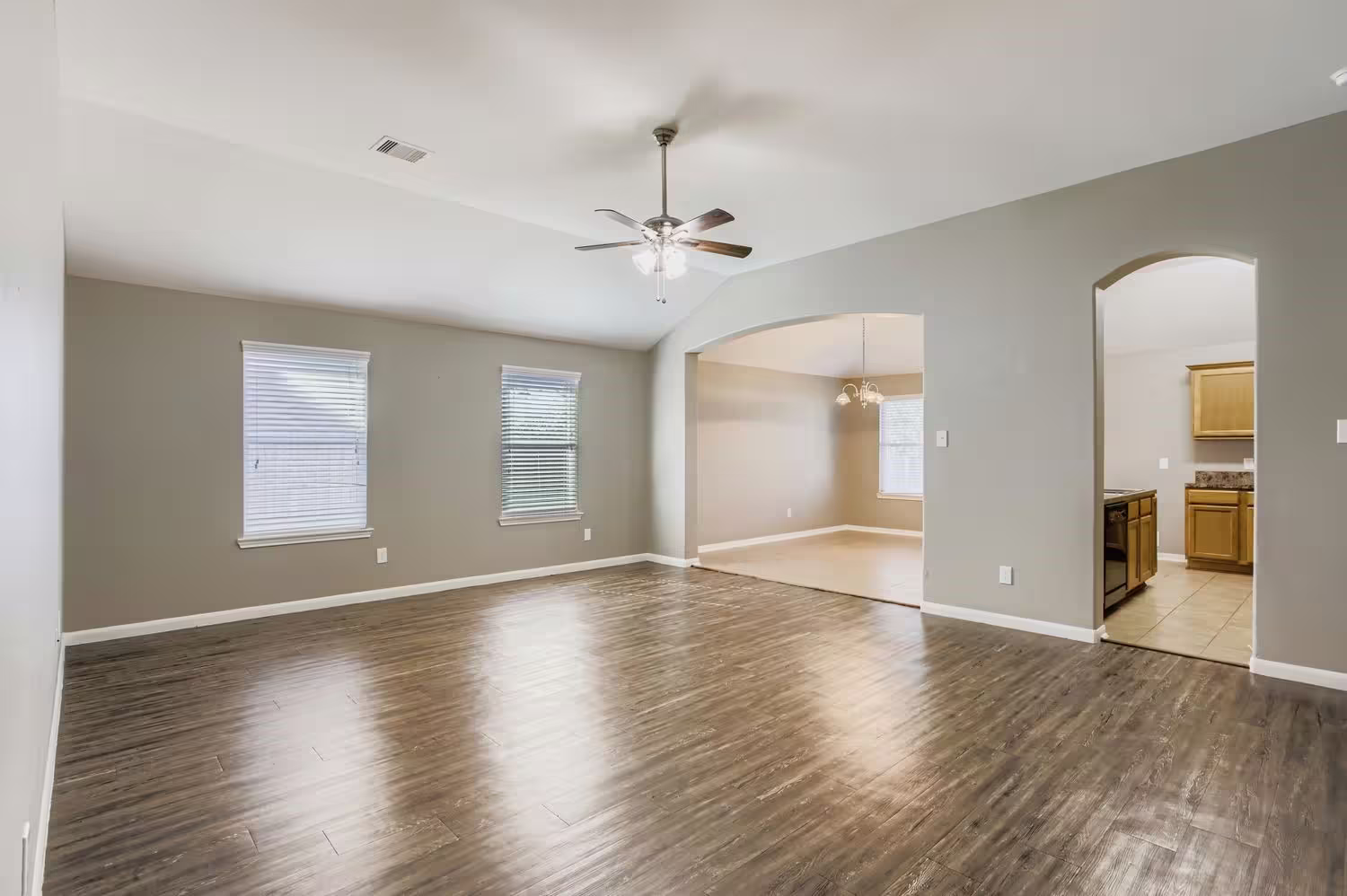 Photo 3 of 13560 Lake Breeze Lane, Willis, TX