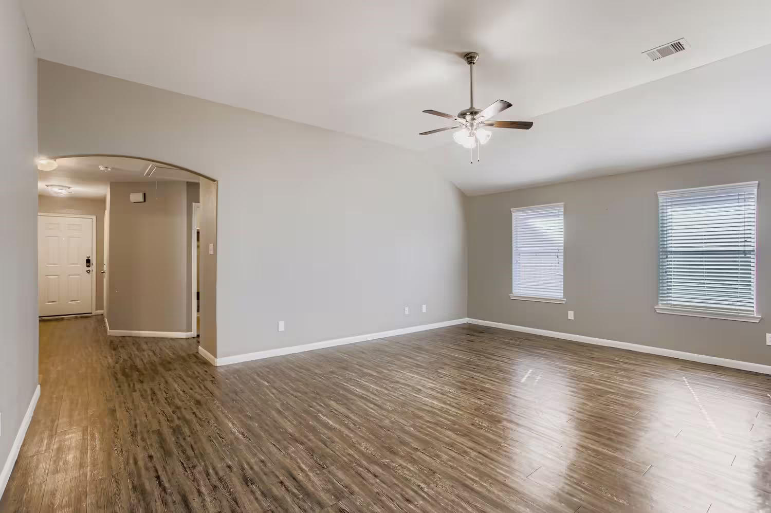 Photo 4 of 13560 Lake Breeze Lane, Willis, TX