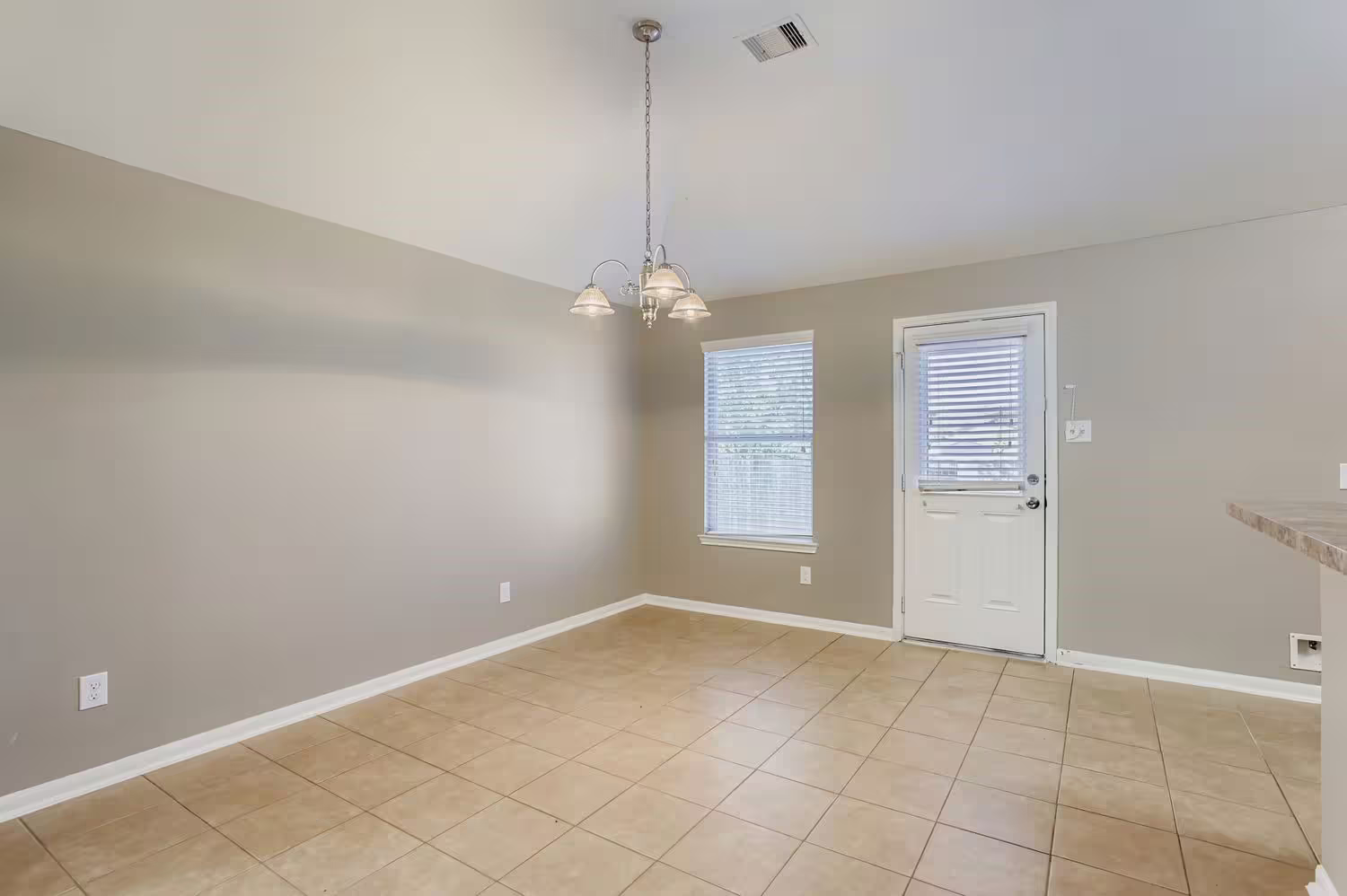 Photo 6 of 13560 Lake Breeze Lane, Willis, TX