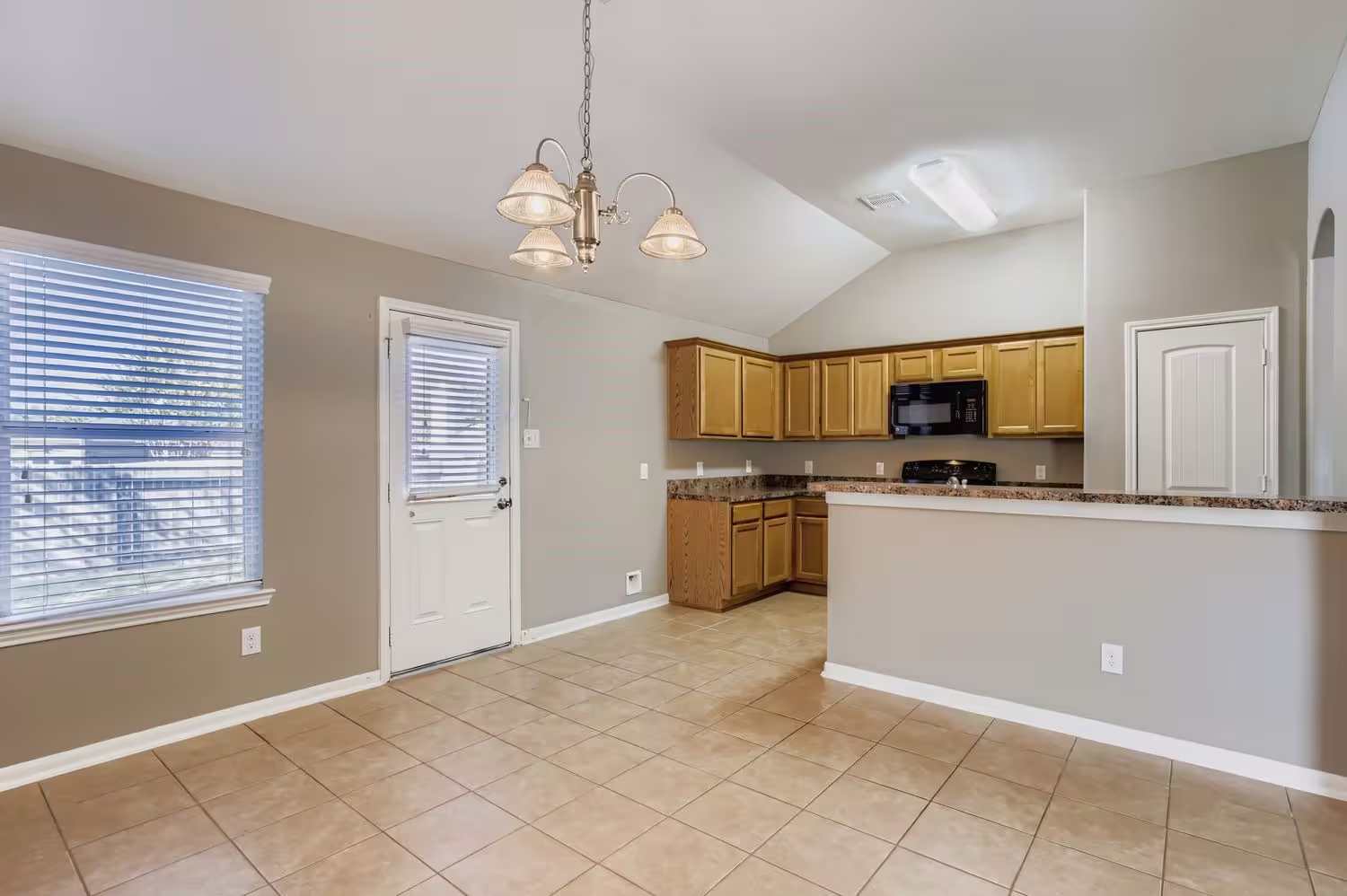 Photo 7 of 13560 Lake Breeze Lane, Willis, TX