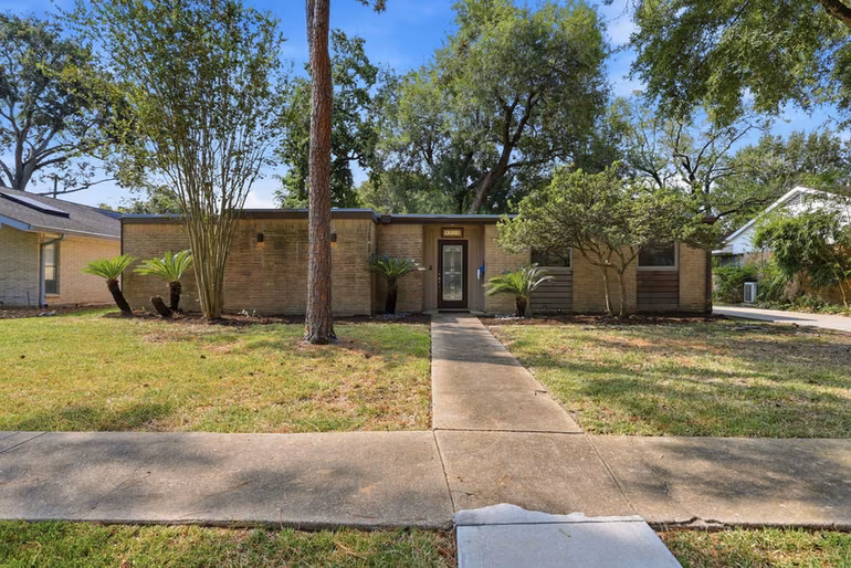 Photo of 5515 Braesvalley Drive, Houston, TX 77096