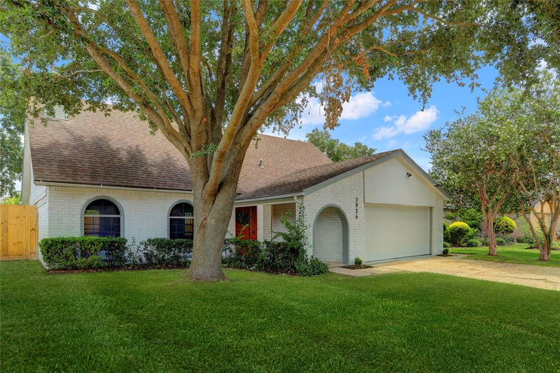 Photo 4 of 7926 Windy Creek Drive, Houston, TX