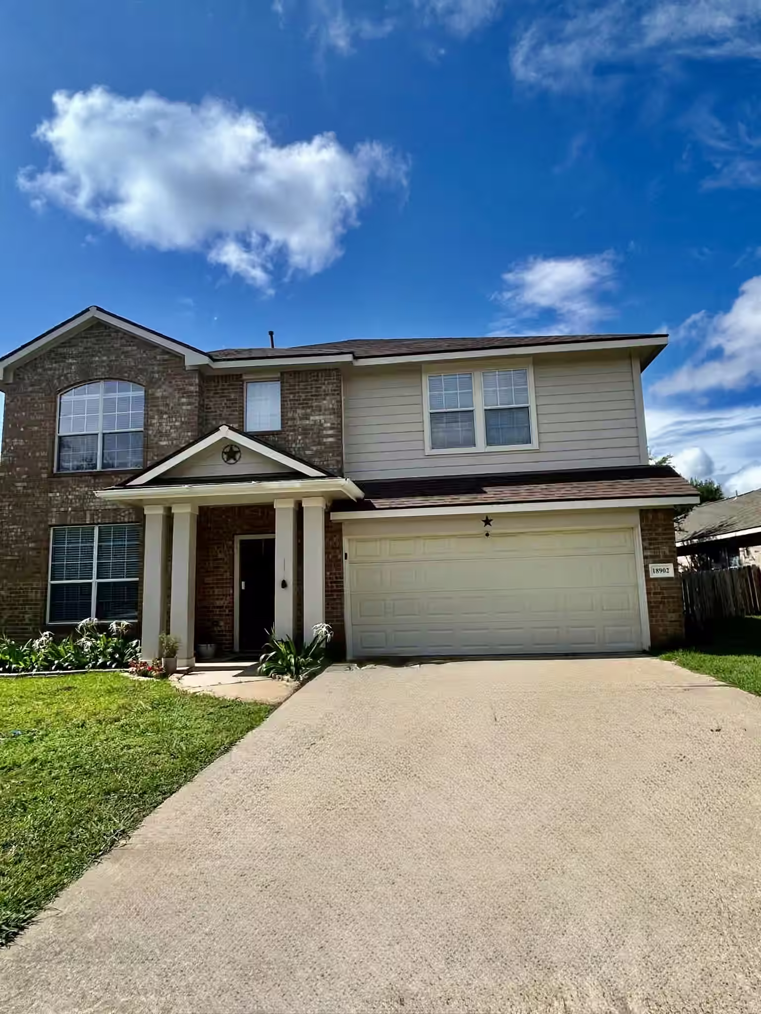 Photo 2 of 18902 Cluster Oaks Drive, Magnolia, TX