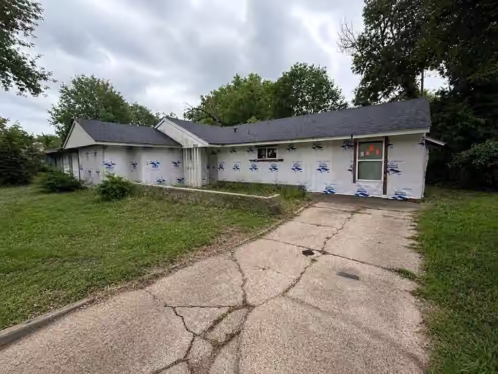 Photo 2 of 5822 Lyndhurst Drive, Houston, TX