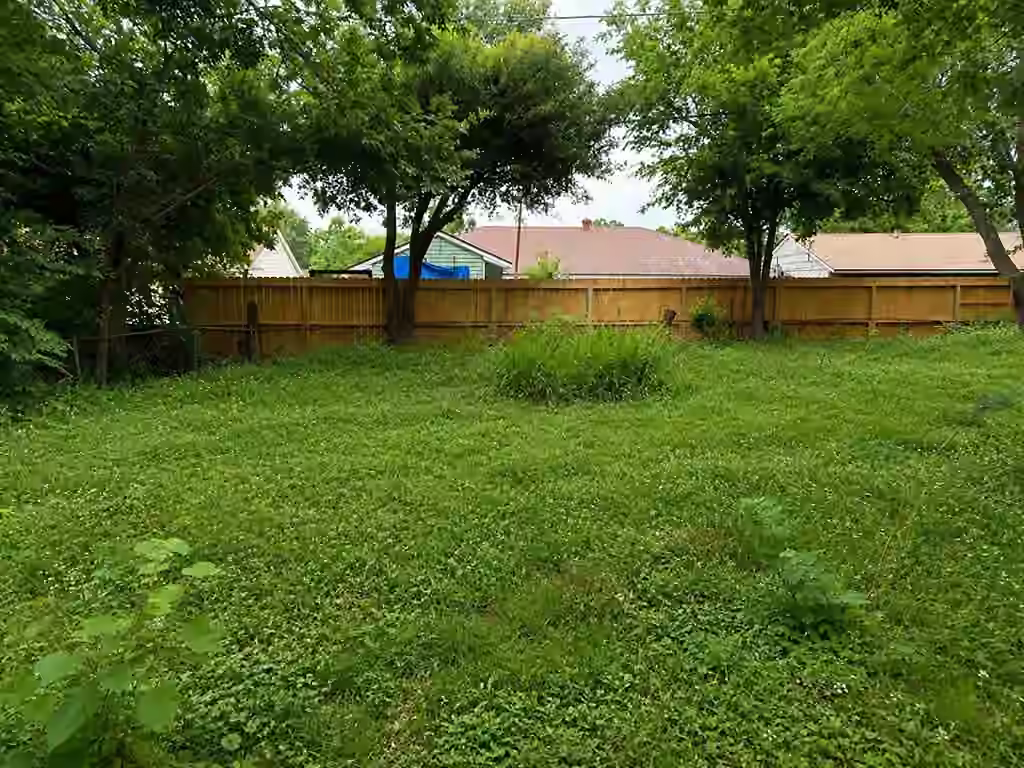 Photo 3 of 5822 Lyndhurst Drive, Houston, TX