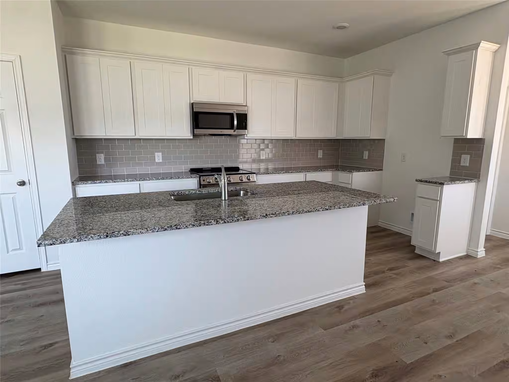 Photo 4 of 10465 Sugar Mill Drive, Conroe, TX