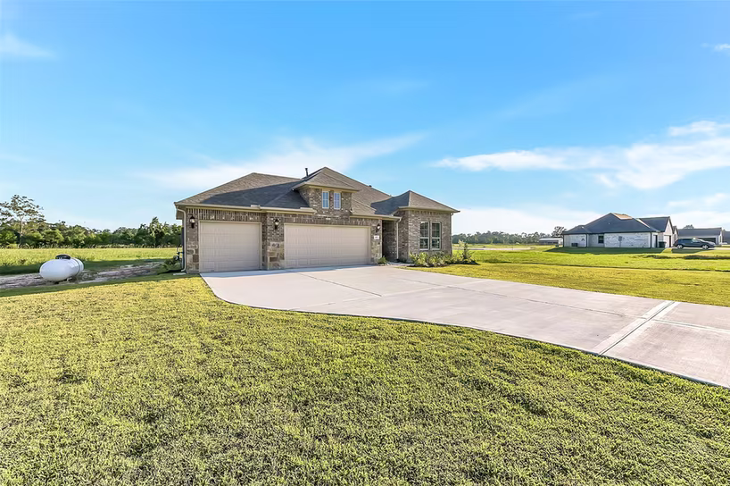 Photo 3 of 441 Barton Place Drive, Tarkington, TX