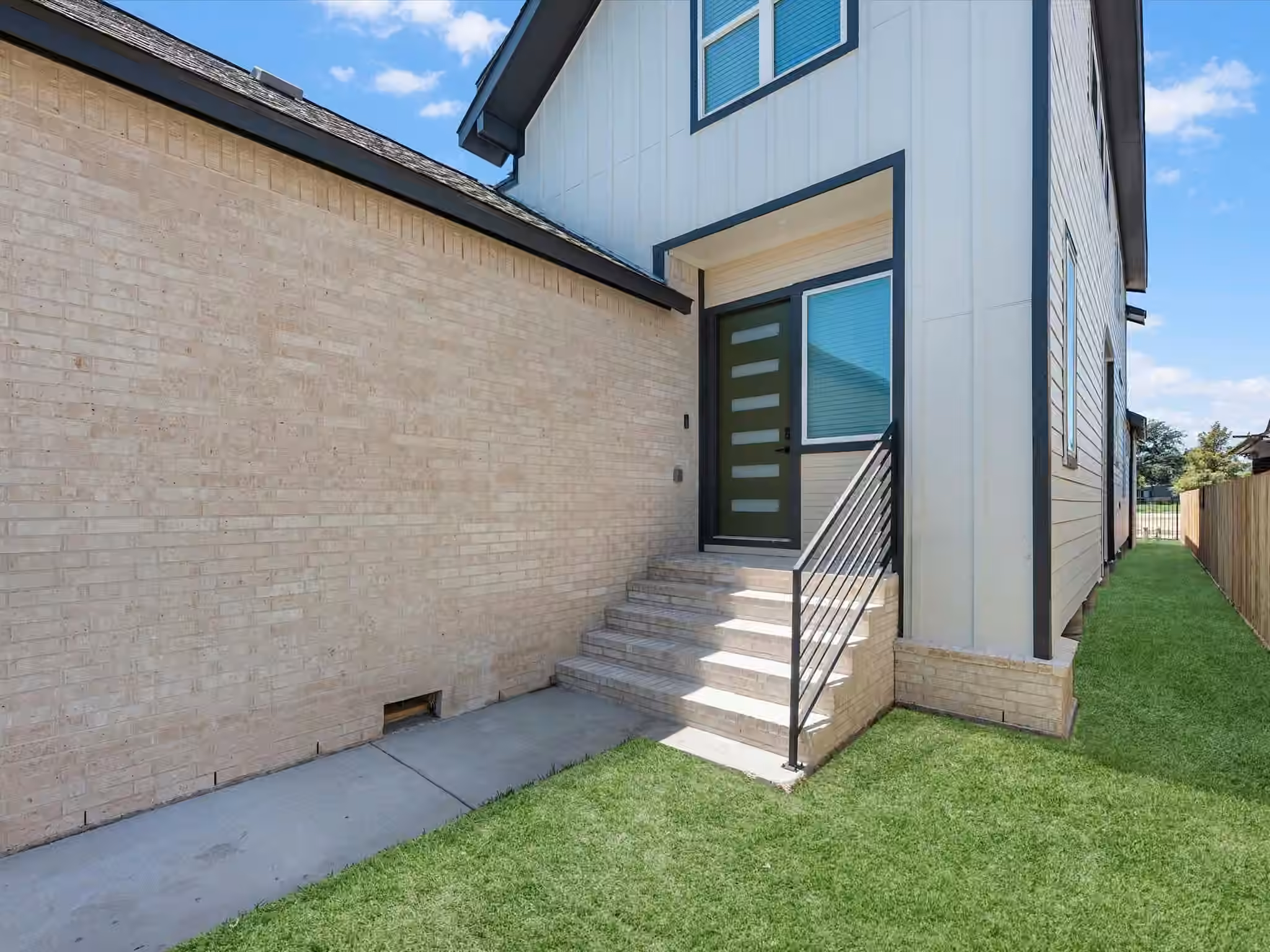 Photo 4 of 7727 Green Lawn Drive, Houston, TX