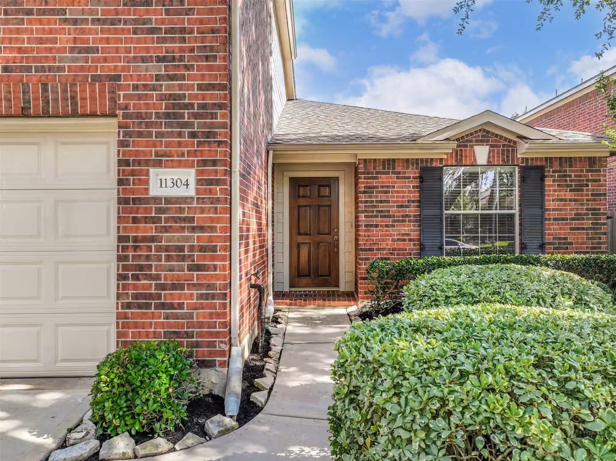 Photo 5 of 11304 Morning Brook Drive, Pearland, TX