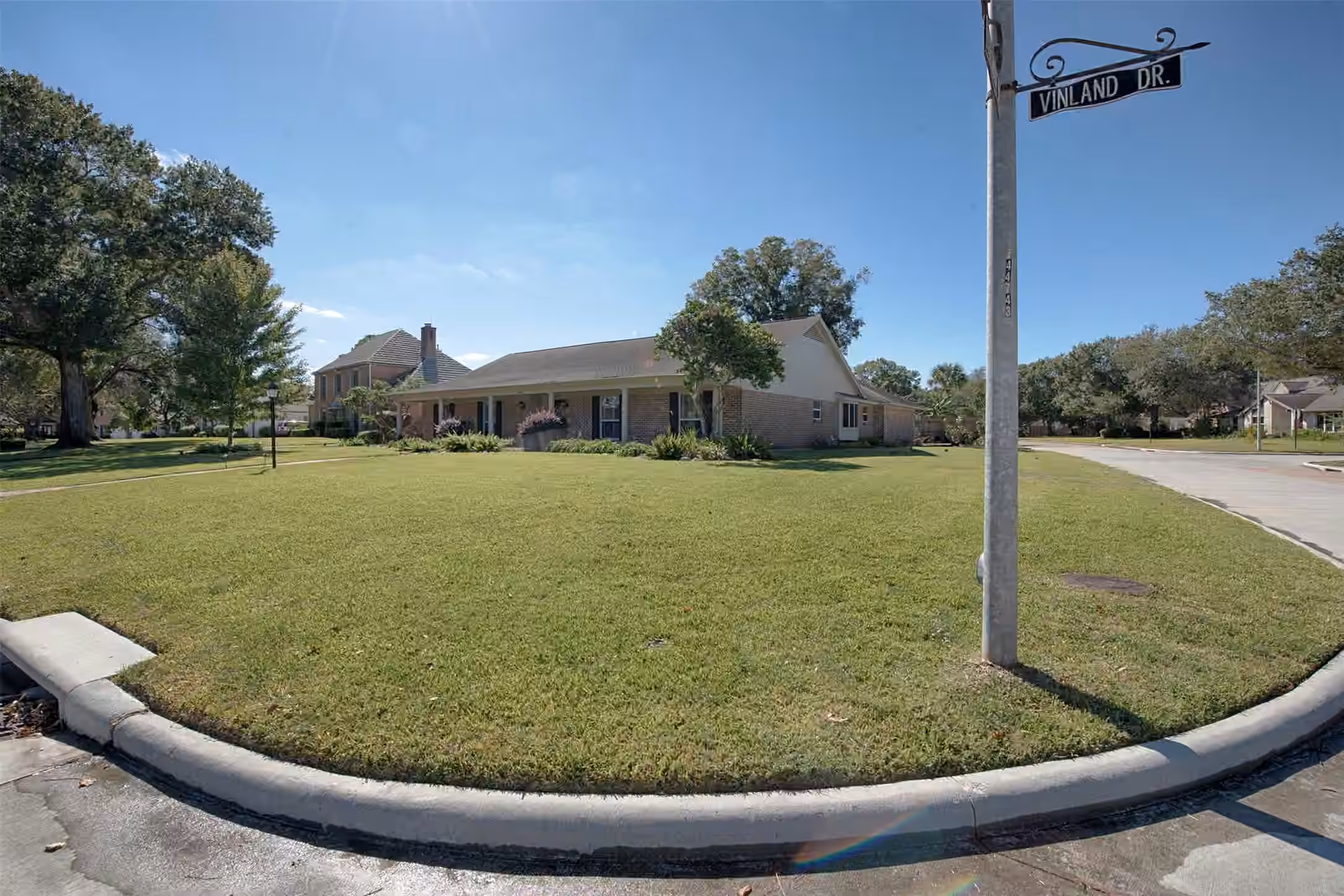Photo 4 of 18502 Vinland Drive, Nassau Bay, TX