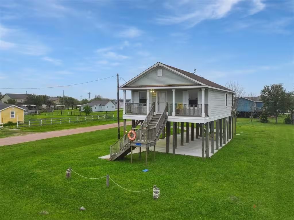 Photo 2 of 1124 Overton Avenue, Bolivar, TX