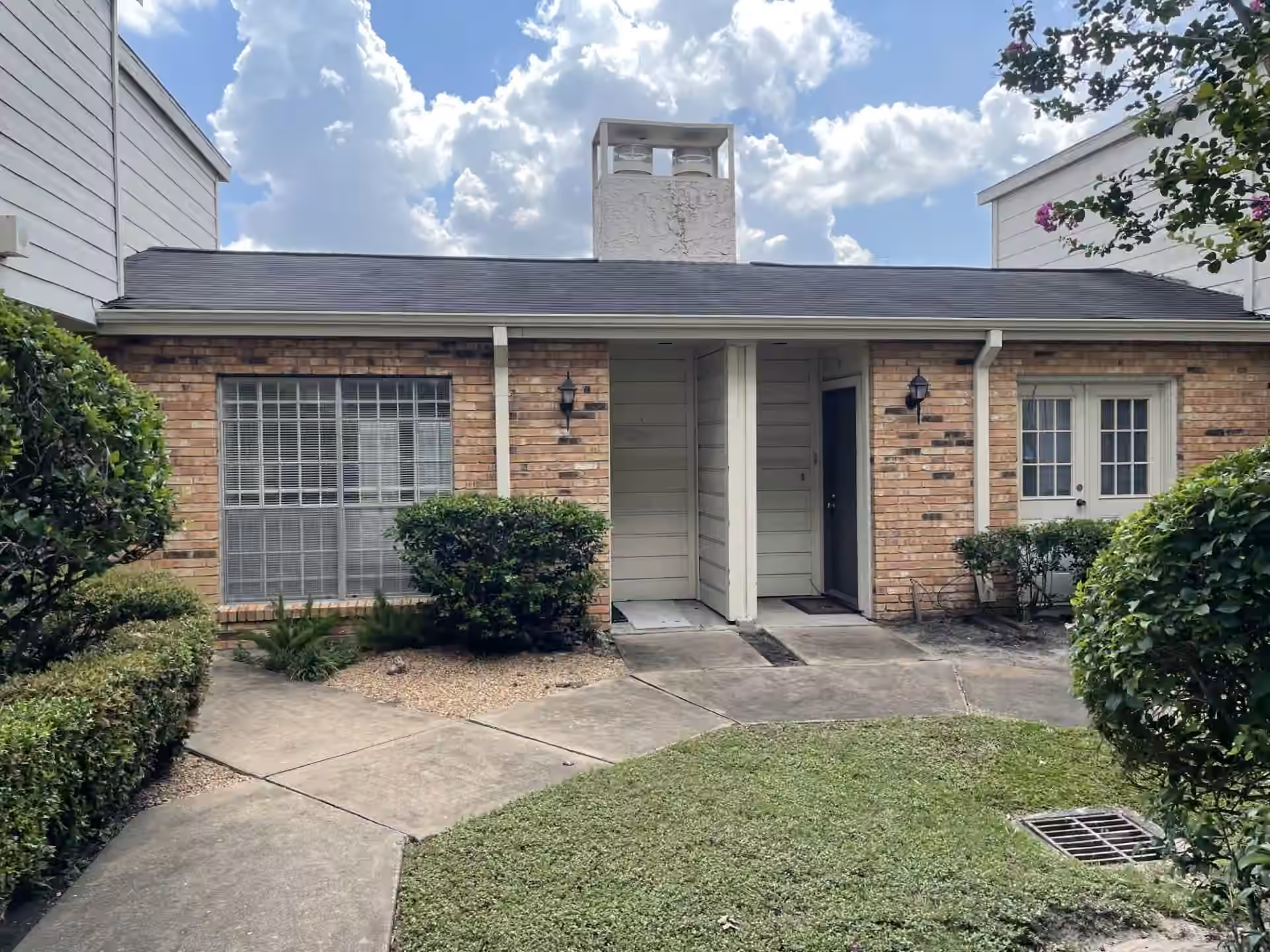 Photo of 6201 Beverlyhill Street 8, Houston, TX 77057