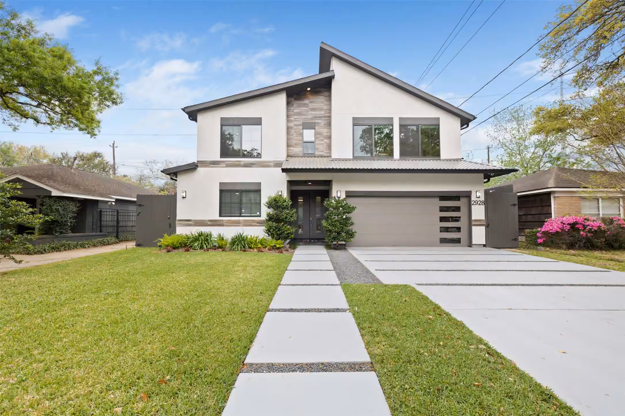 Photo 3 of 2928 Suffolk Drive, Houston, TX