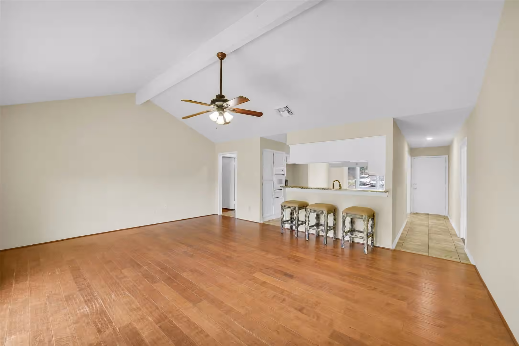 Photo 4 of 5303 Lincoln Green Drive, Katy, TX