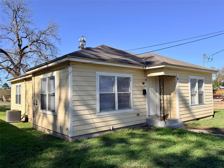Photo of 500 W Third Street, Brenham, TX 77833