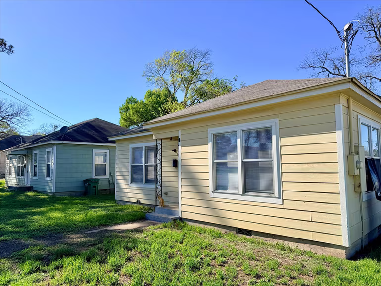 Photo 2 of 500 W Third Street, Brenham, TX
