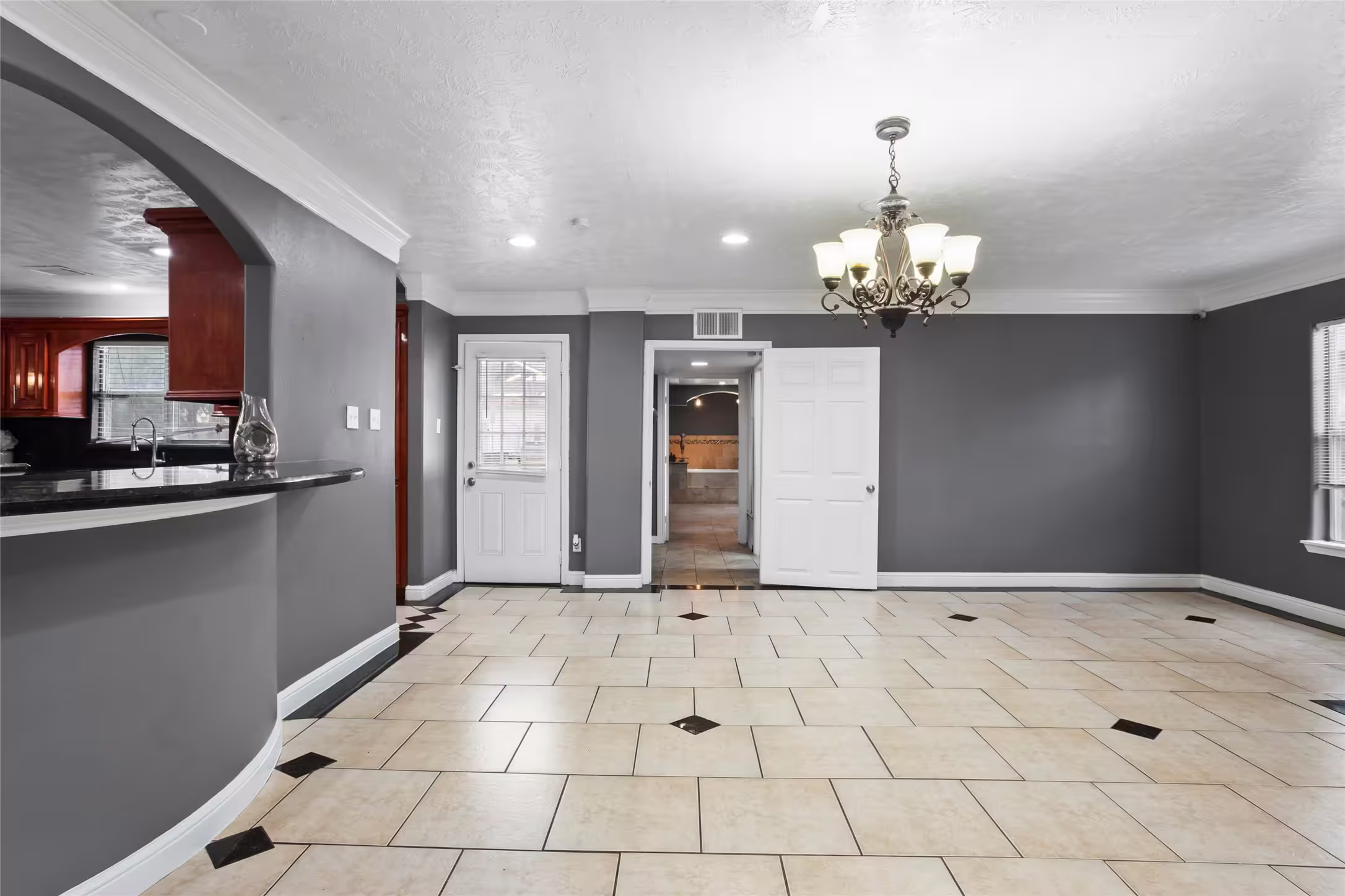 Photo 4 of 8406 Glen Valley Drive, Houston, TX