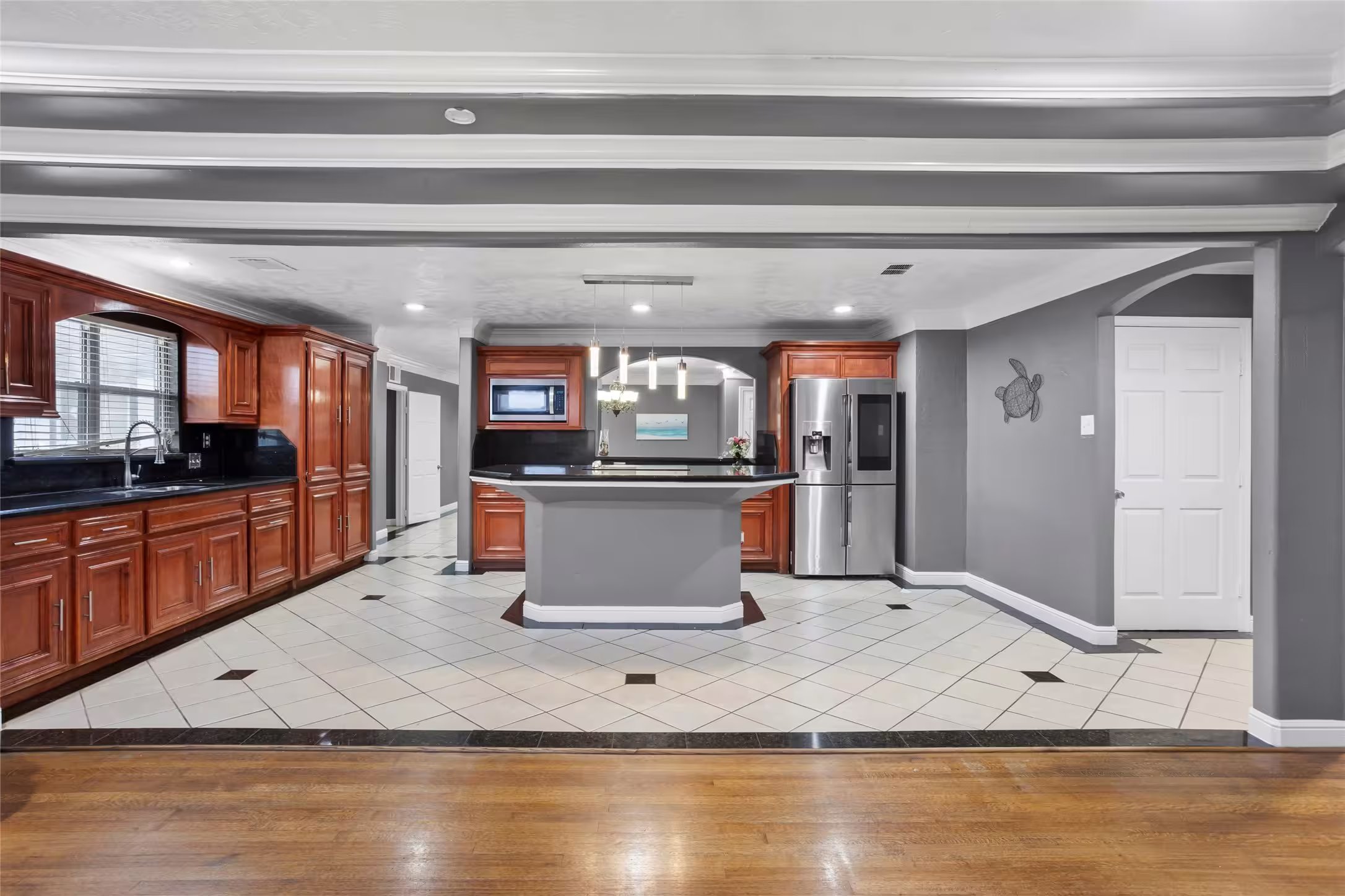 Photo 6 of 8406 Glen Valley Drive, Houston, TX
