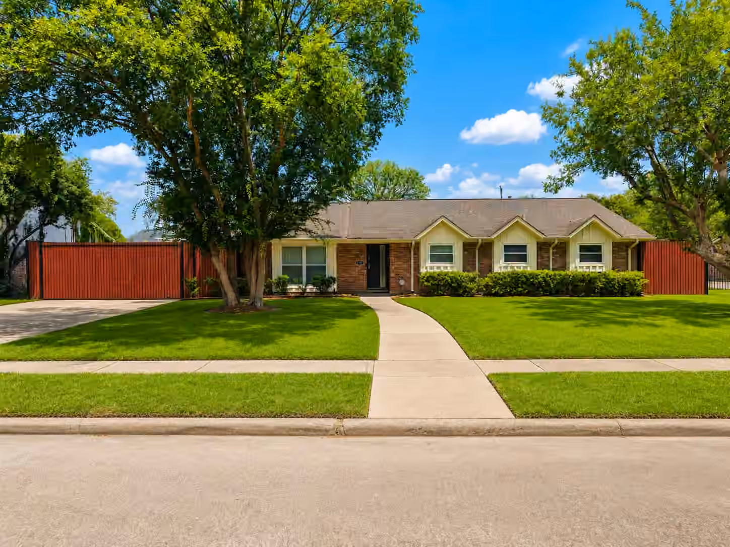 Photo 3 of 7718 Hiawatha Drive, Houston, TX