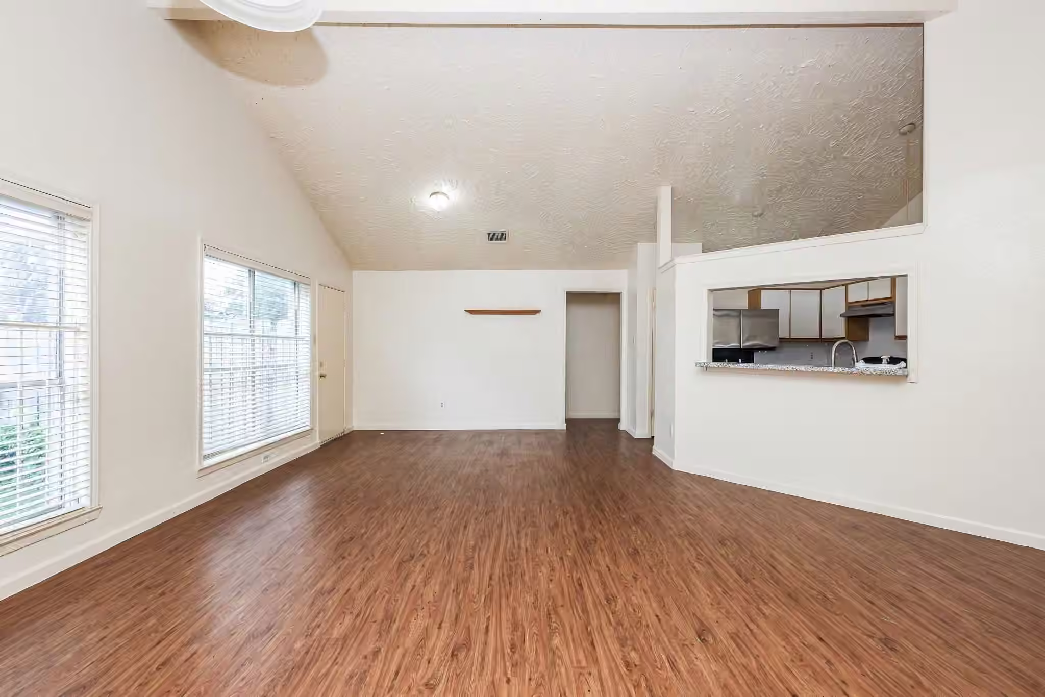 Photo 4 of 10907 Allison Bend Court, Houston, TX