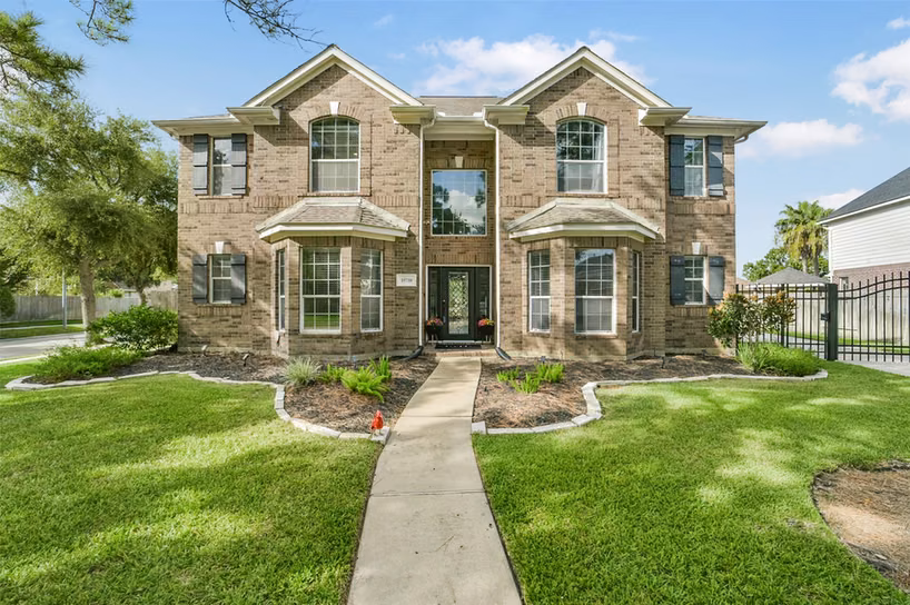 Photo of 15730 Lake Loop Drive, Cypress, TX