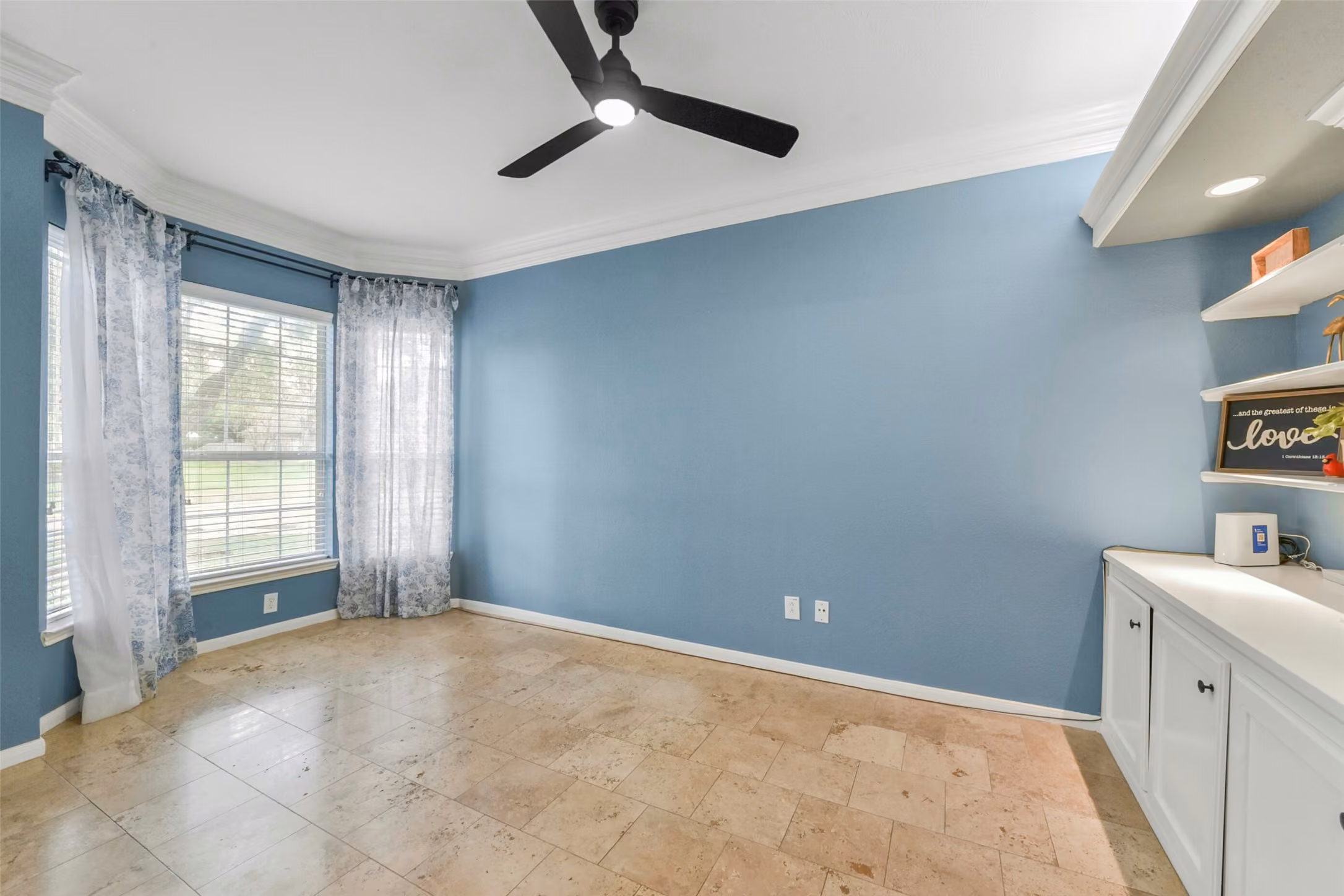 Photo 5 of 15730 Lake Loop Drive, Cypress, TX
