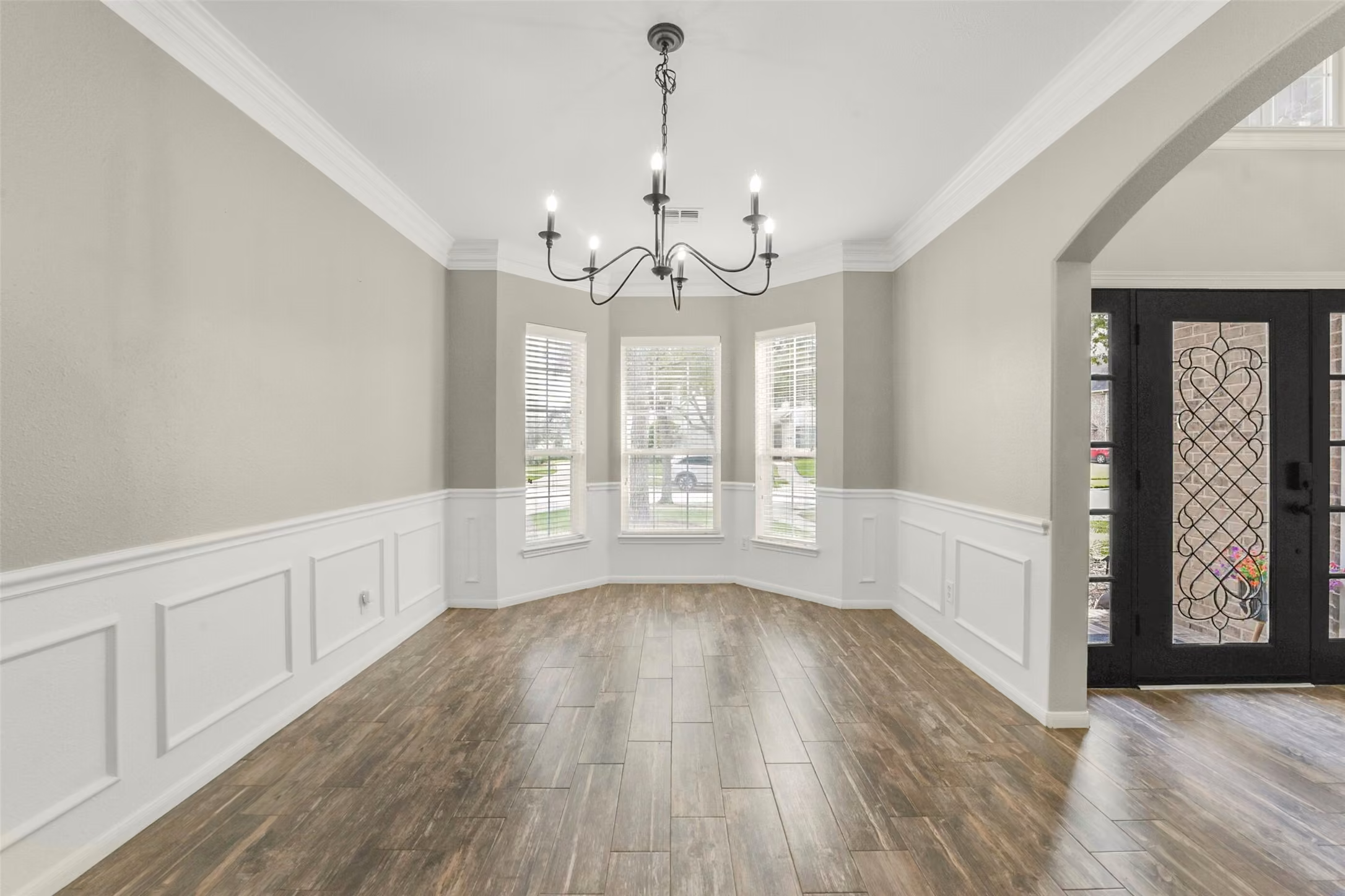 Photo 7 of 15730 Lake Loop Drive, Cypress, TX