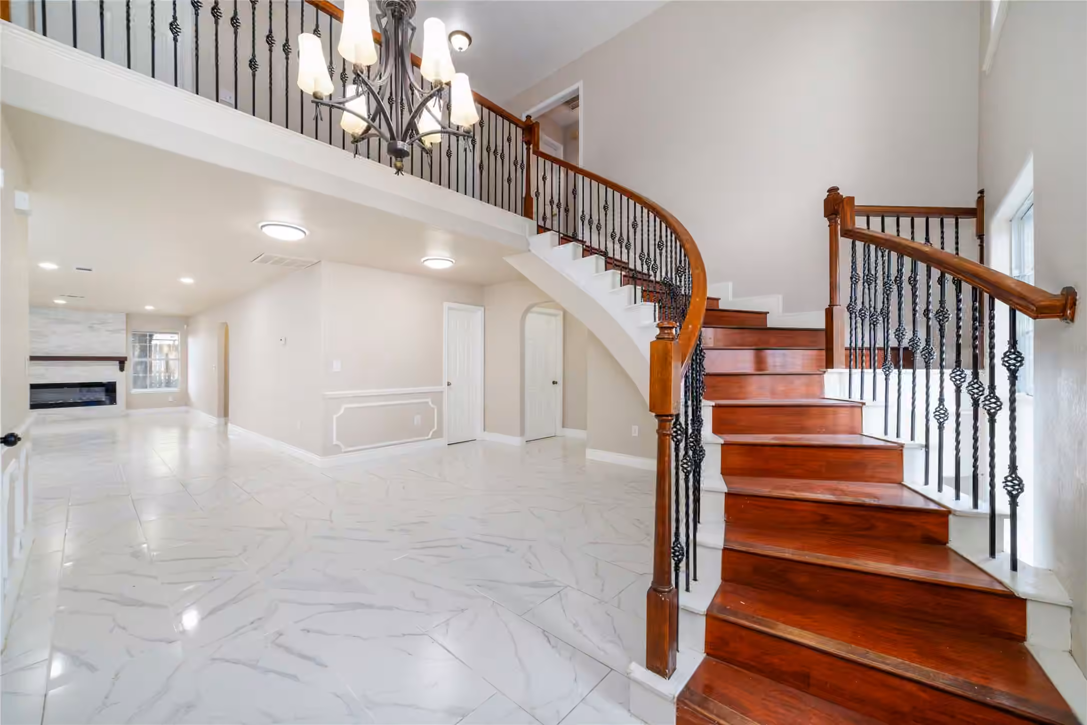 Photo 5 of 7510 Millbrae Lane, Houston, TX