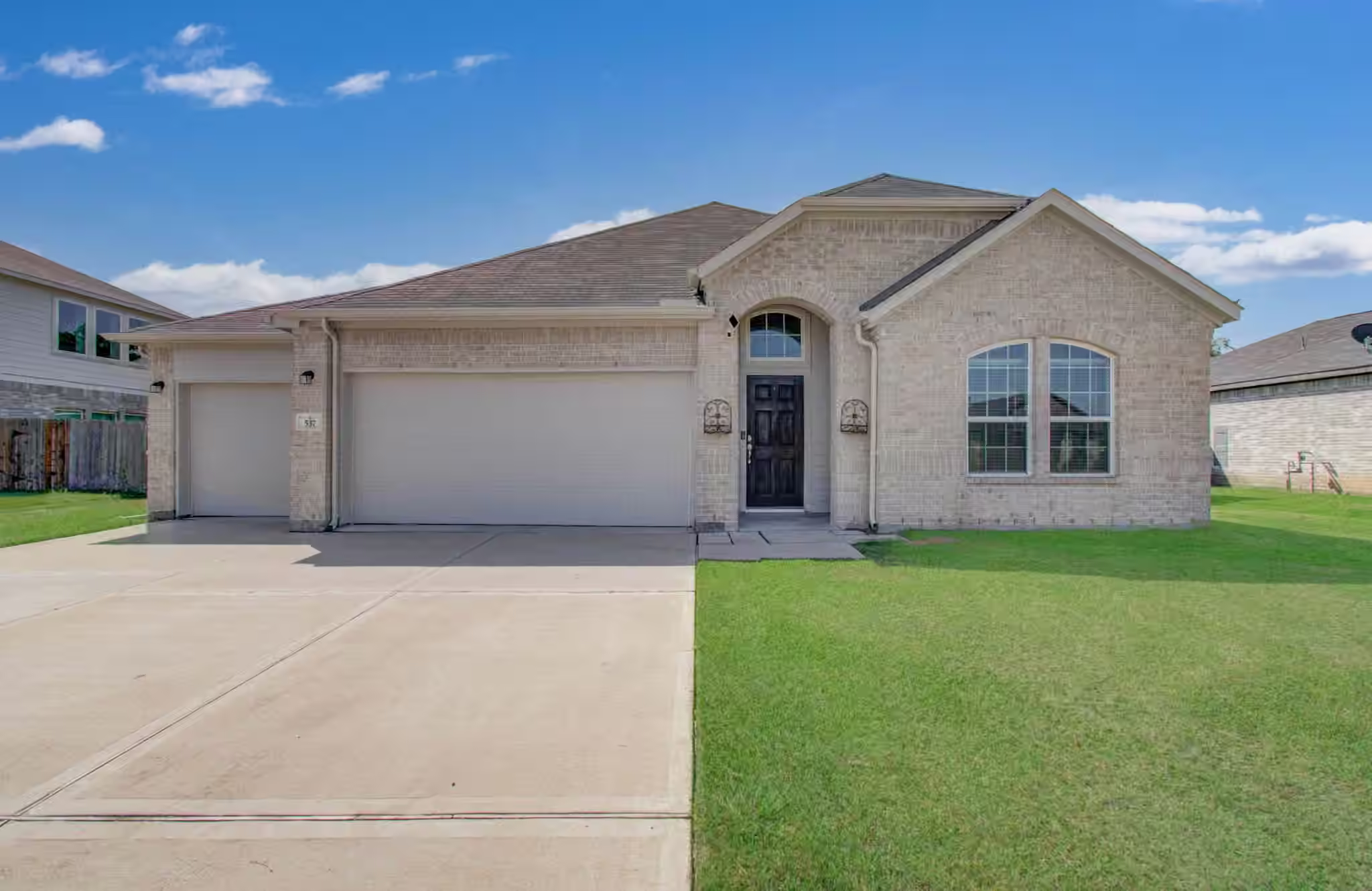 Photo 4 of 537 Green Meadows Drive, West Columbia, TX