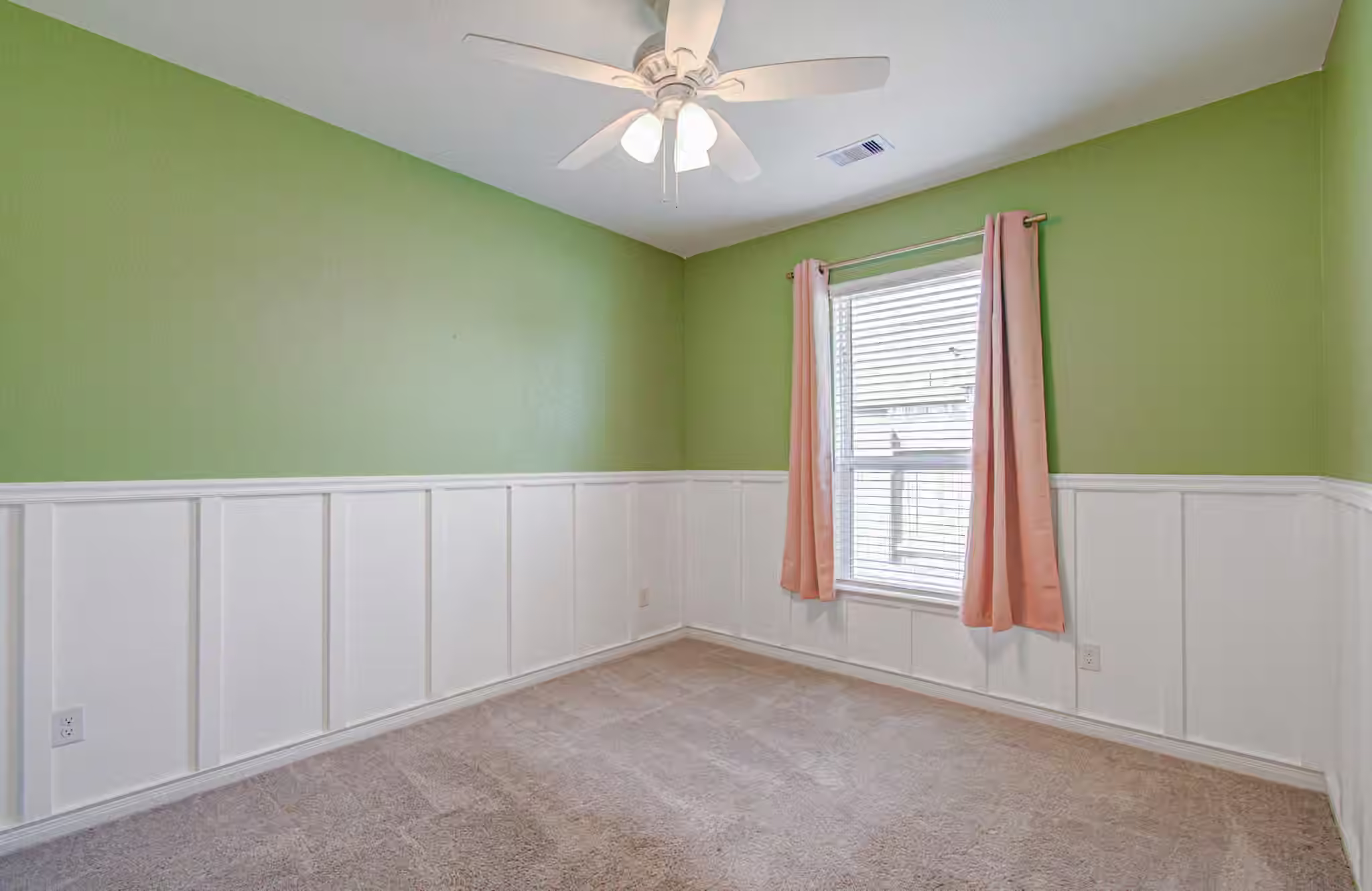 Photo 7 of 537 Green Meadows Drive, West Columbia, TX