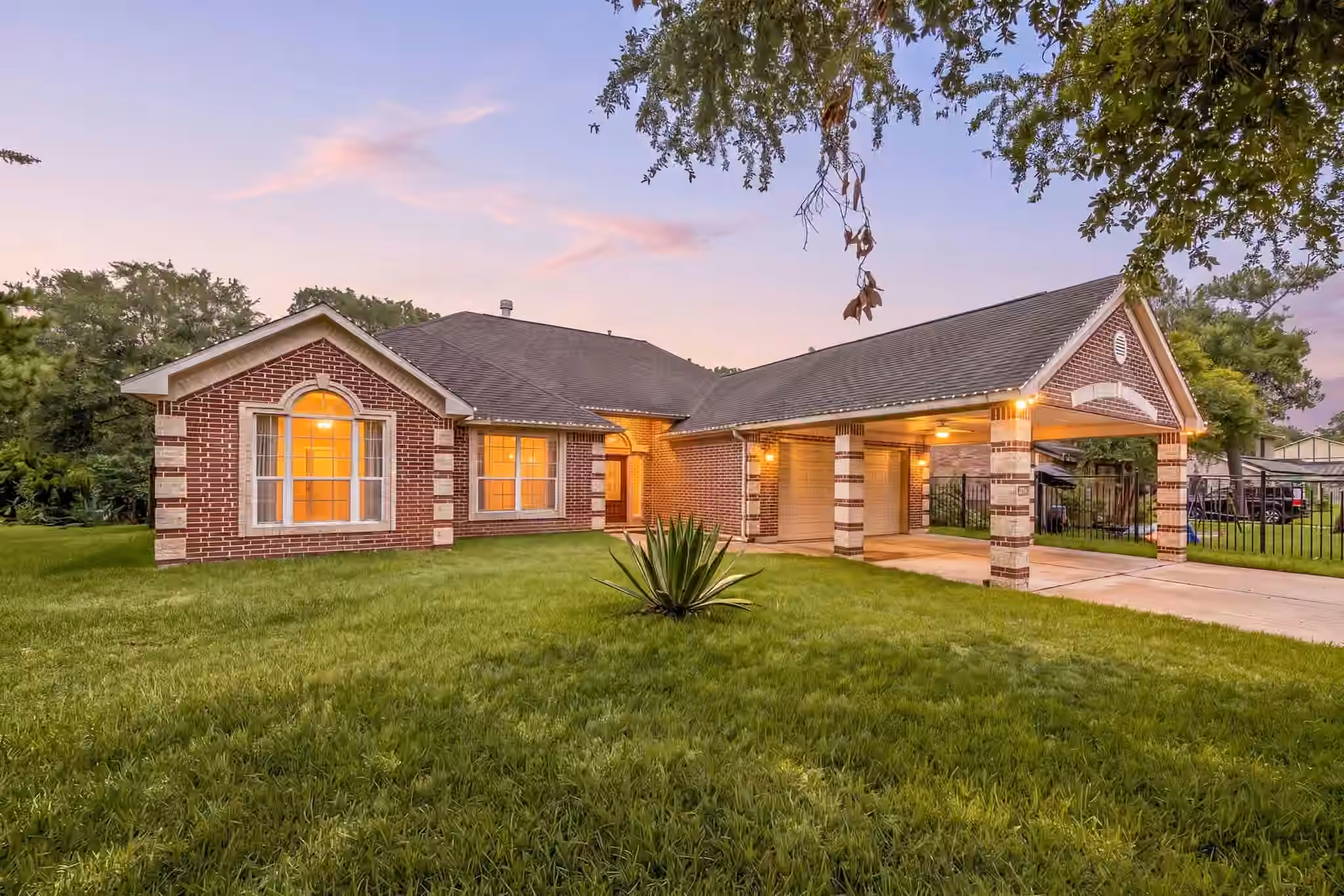 Photo of 600 River Bend Drive, Baytown, TX