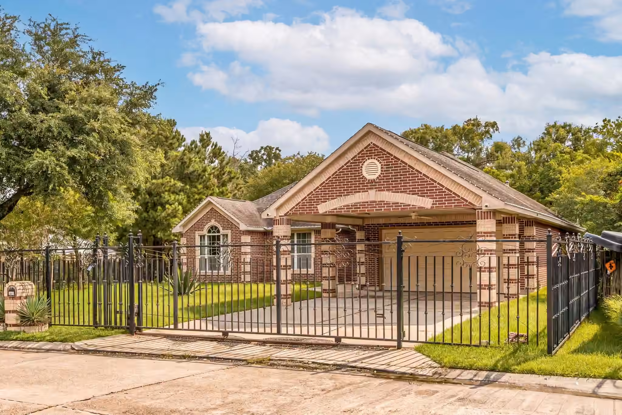 Photo 4 of 600 River Bend Drive, Baytown, TX