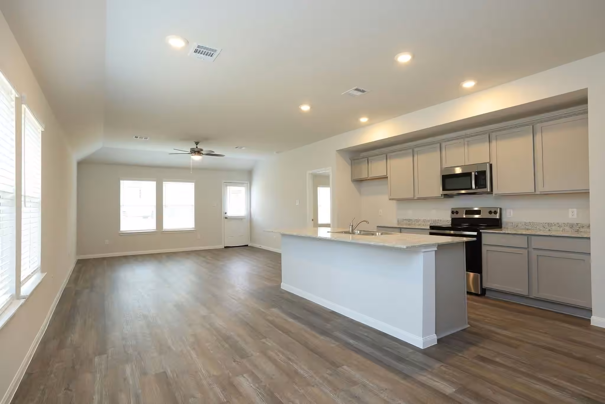 Photo 6 of 26439 Lakeshore Drive, Hempstead, TX