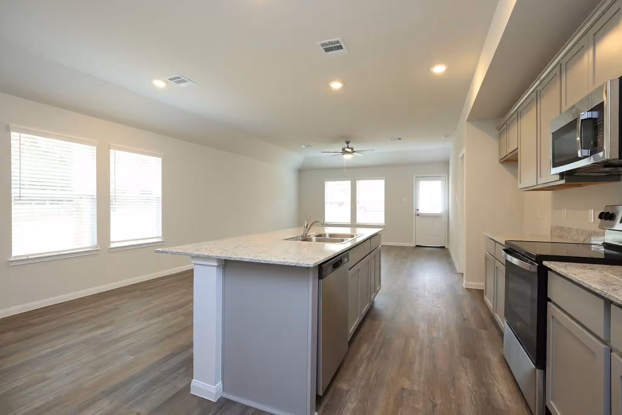 Photo 7 of 26439 Lakeshore Drive, Hempstead, TX