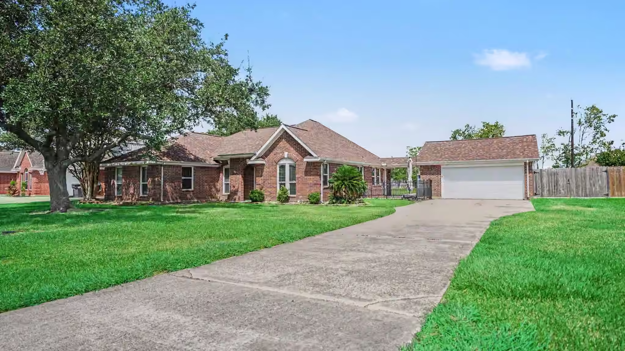 Photo 3 of 3119 Kathleen Drive, Mont Belvieu, TX