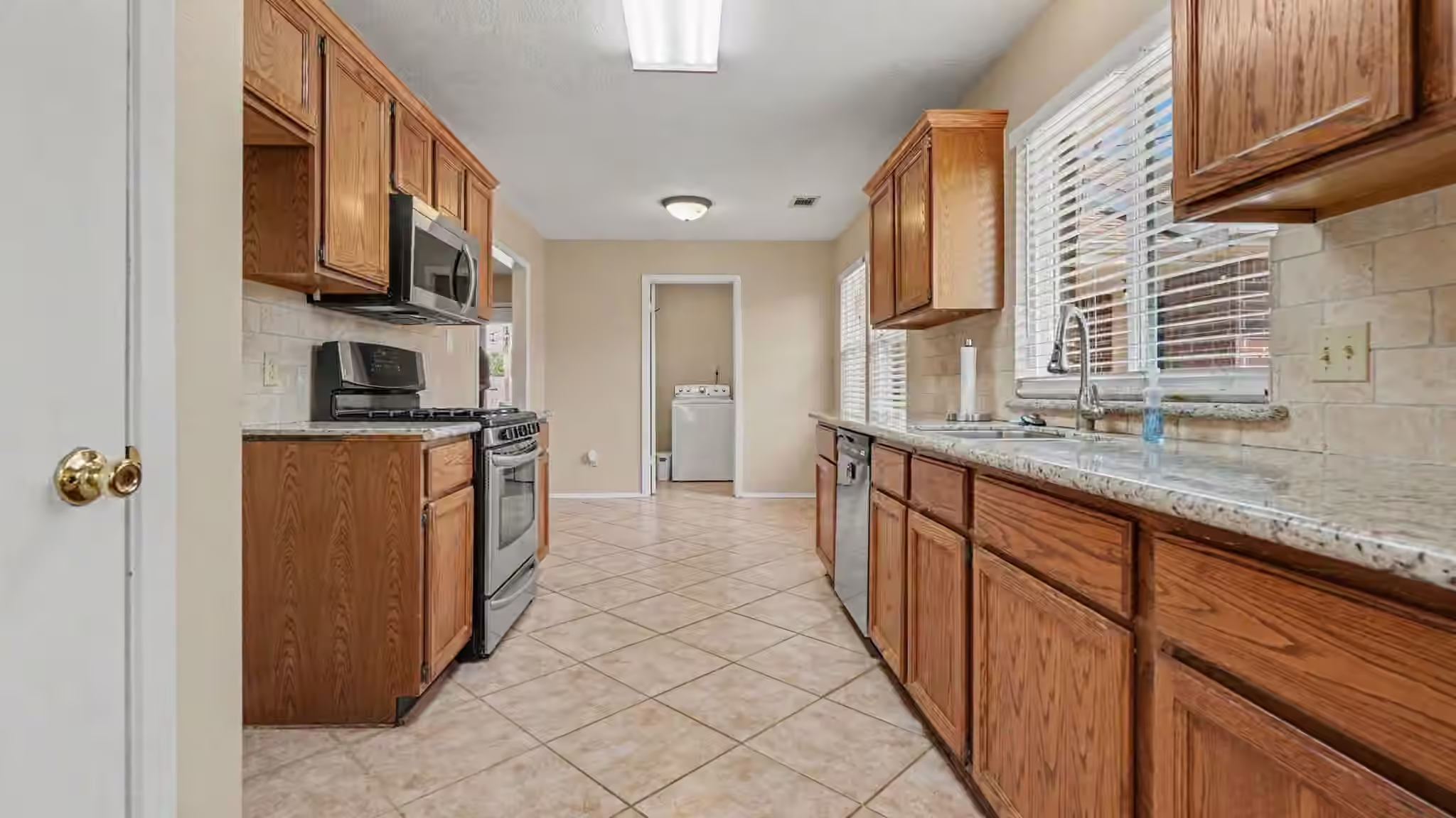 Photo 7 of 3119 Kathleen Drive, Mont Belvieu, TX