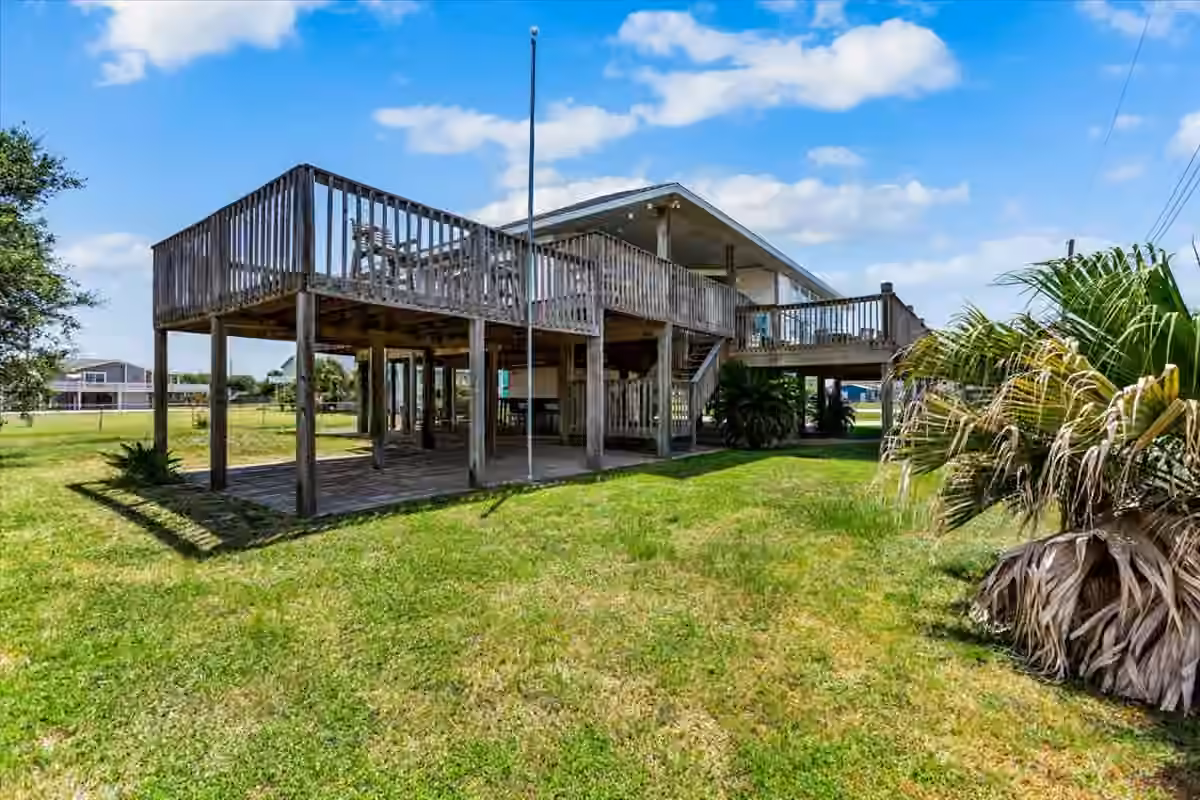 Photo of 970 Gulfview Drive, Crystal Beach, TX 77650