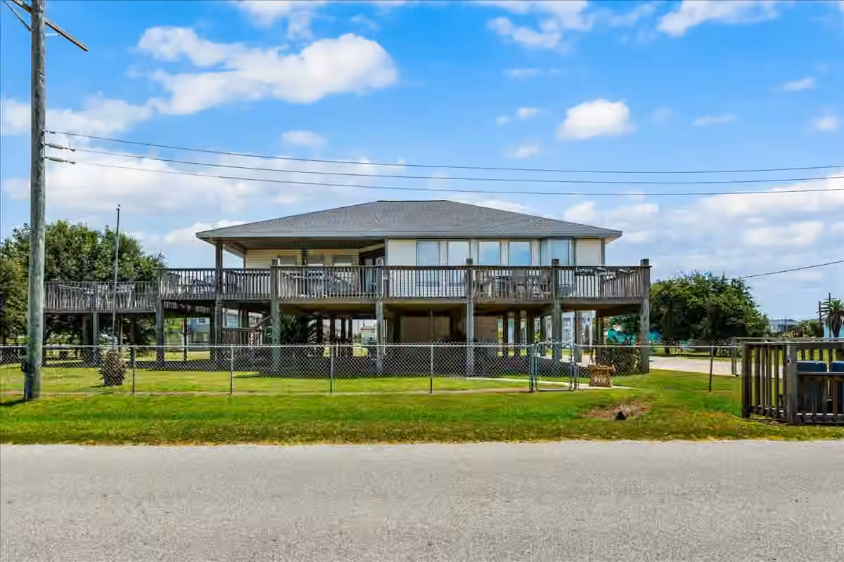 Photo 2 of 970 Gulfview Drive, Crystal Beach, TX