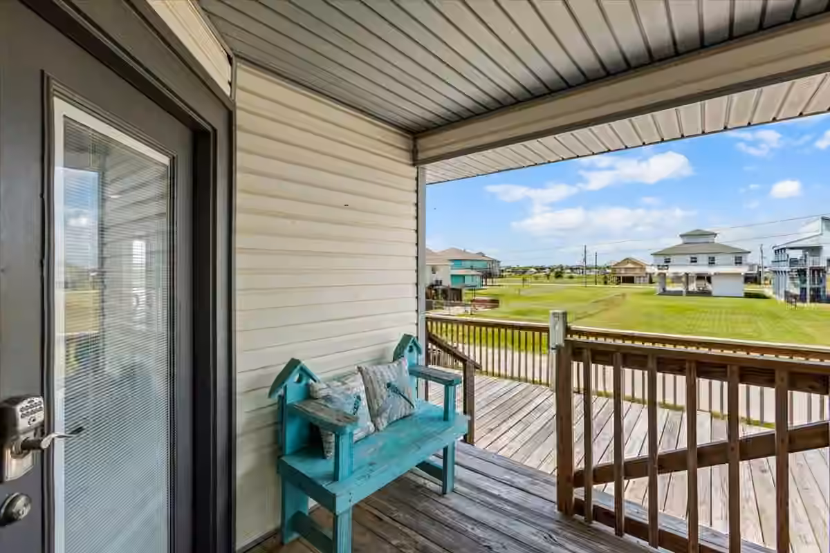 Photo 3 of 970 Gulfview Drive, Crystal Beach, TX