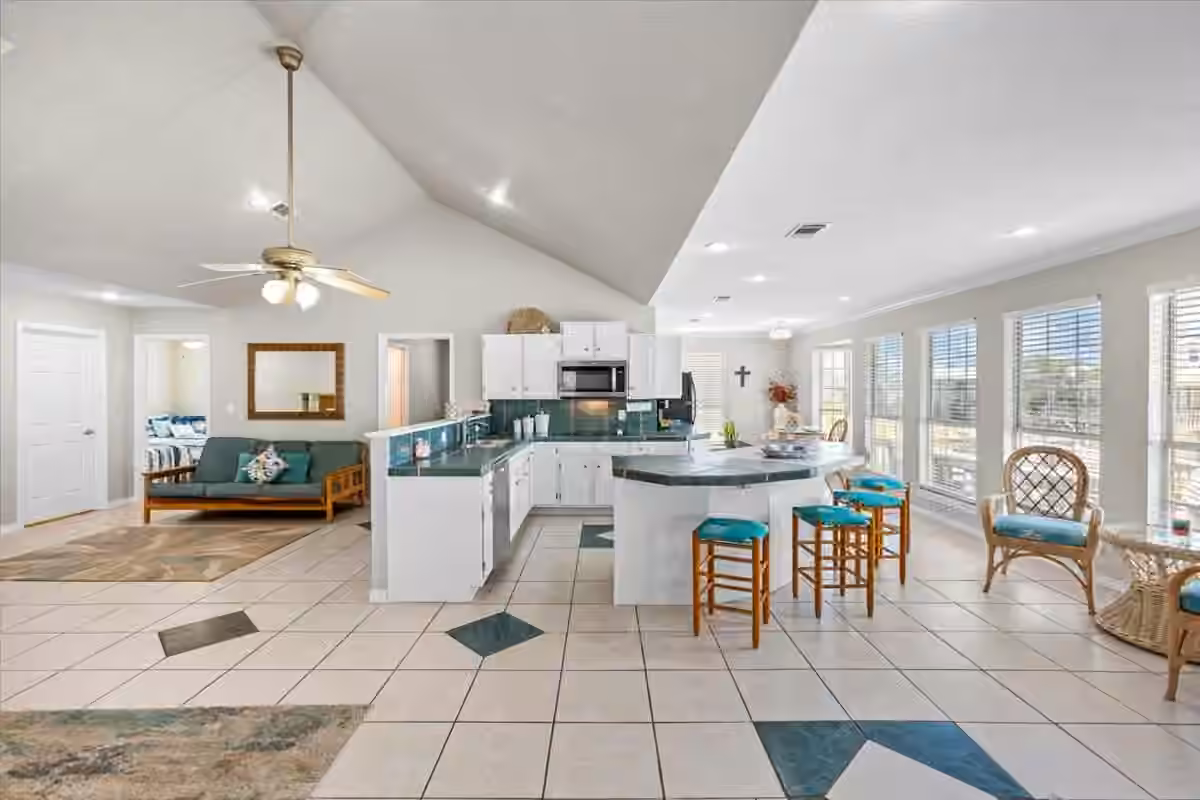 Photo 5 of 970 Gulfview Drive, Crystal Beach, TX