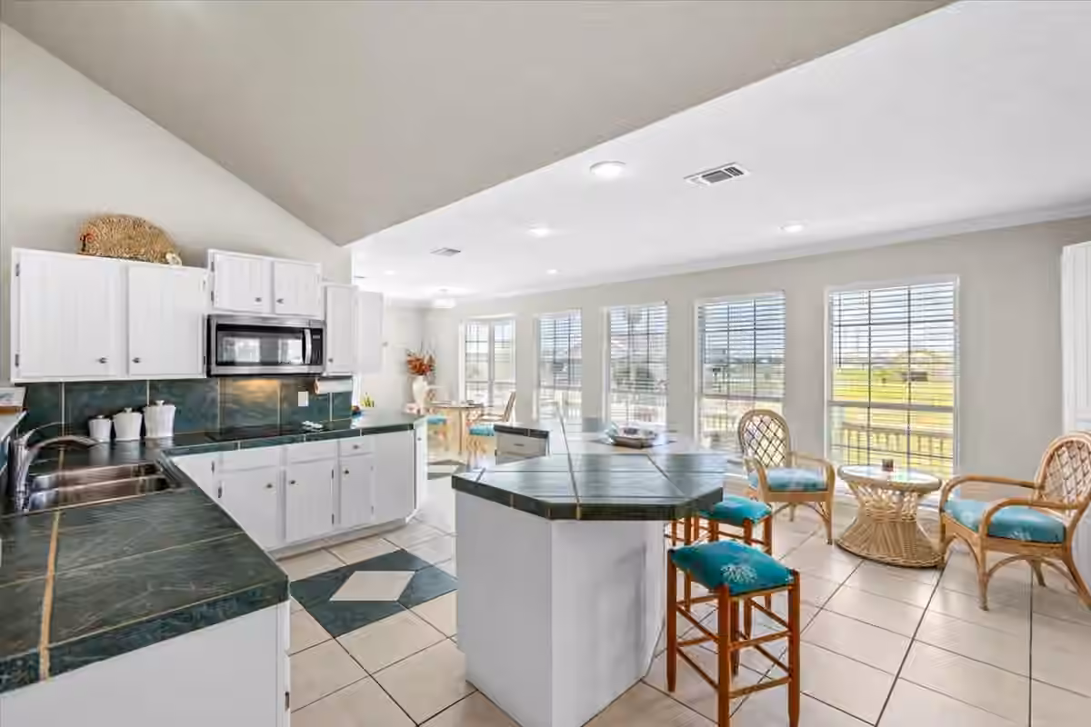 Photo 7 of 970 Gulfview Drive, Crystal Beach, TX