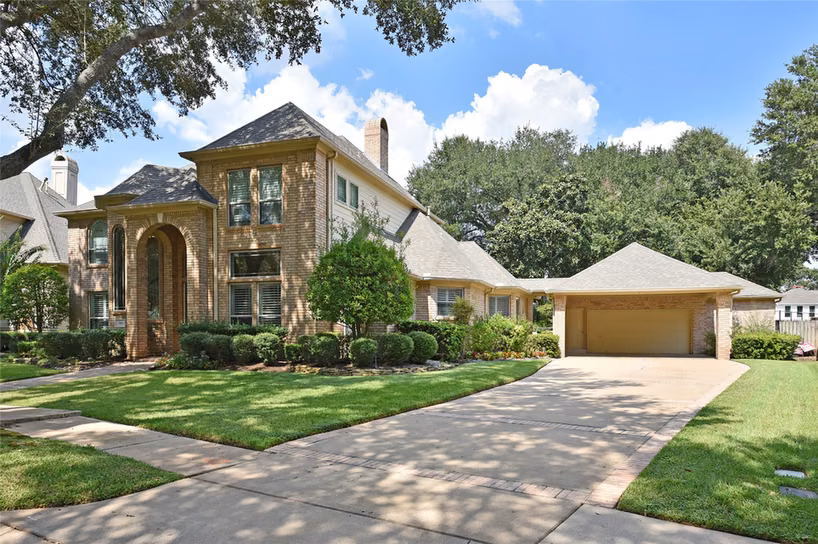 Photo 2 of 3315 Meadowside Drive, Sugar Land, TX