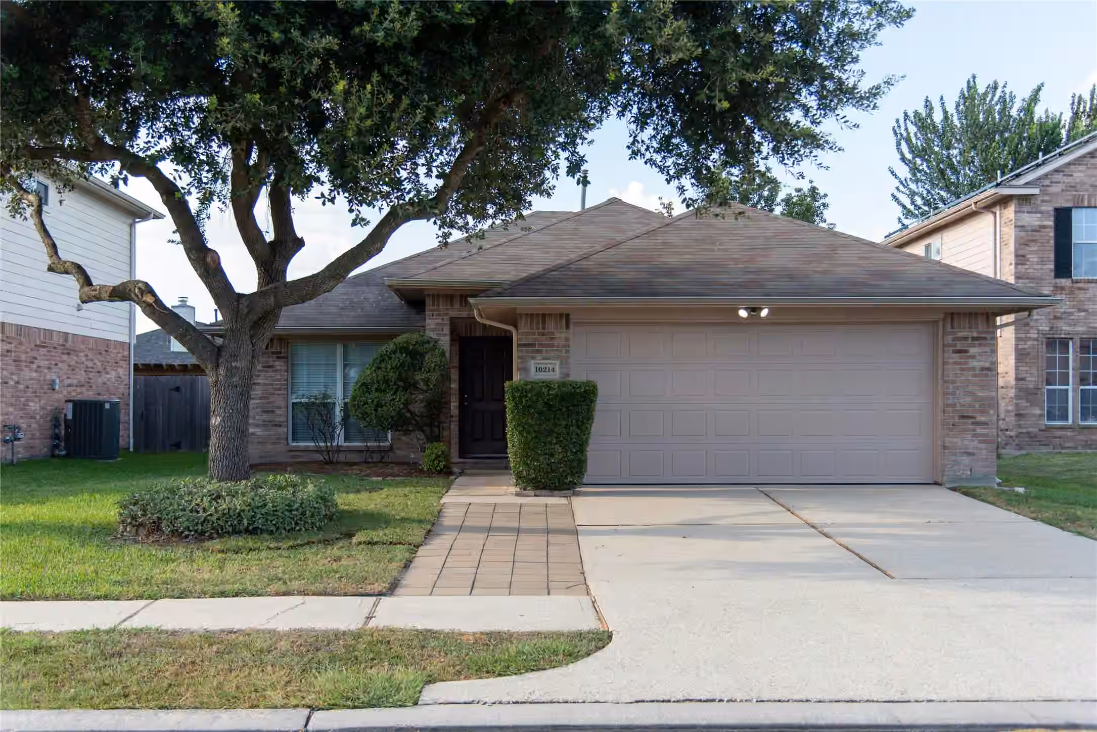 Photo of 10214 Mills Run Drive, Houston, TX
